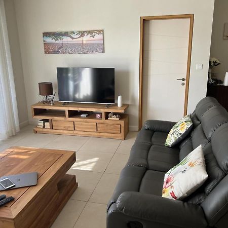 Immaculate Two Beds Luxury Marina Apartment Ривьер-Нуар Экстерьер фото