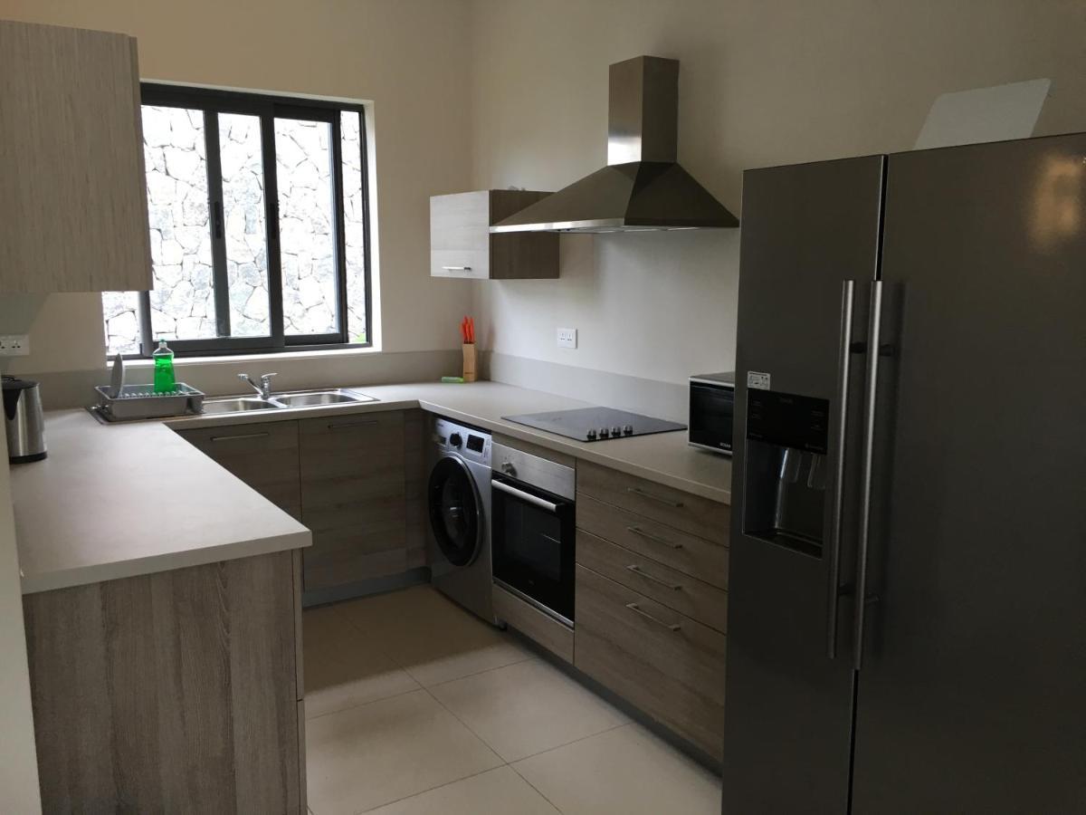 Immaculate Two Beds Luxury Marina Apartment Ривьер-Нуар Экстерьер фото